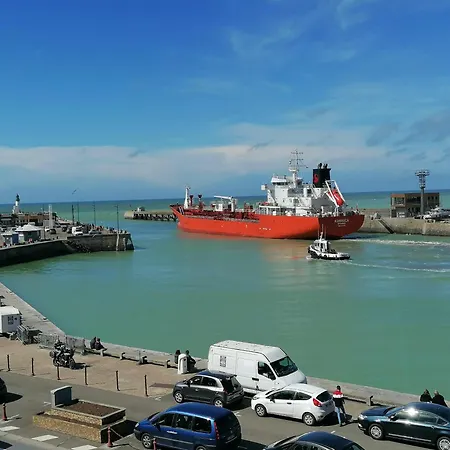 O Pilotis Avec Terrasse Et Jardin