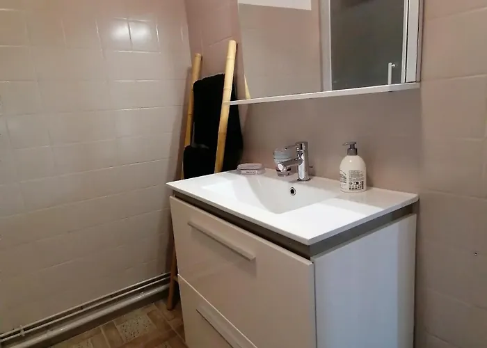 O Pilotis Avec Terrasse Et Jardin *